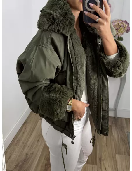 Abrigo tipo bomber color verde