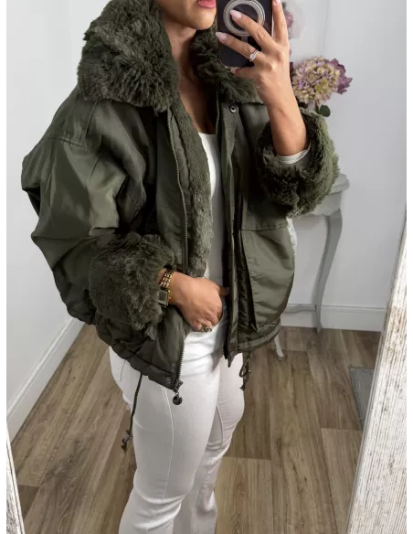 Abrigo tipo bomber color verde