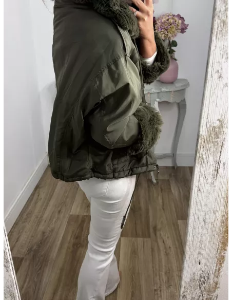 Abrigo tipo bomber color verde