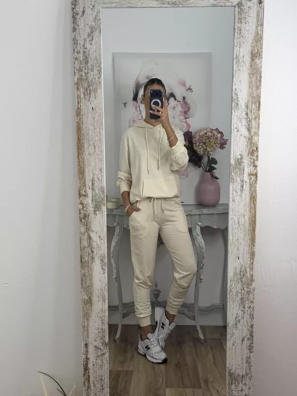 Conjunto sport Amour beige