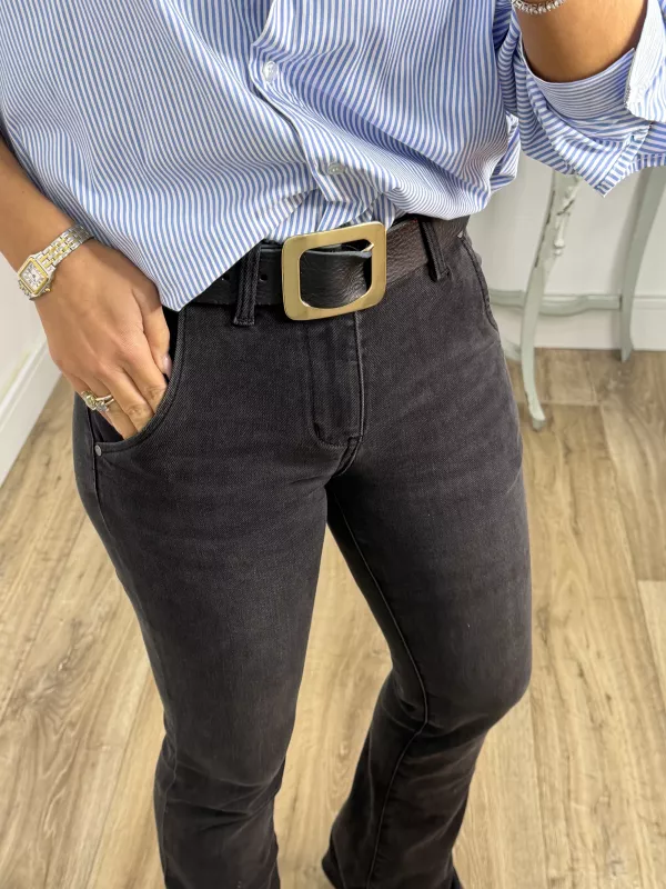 Cinturón piel negro hebilla dorada