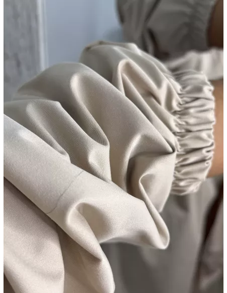 Cortavientos frunce cintura beige