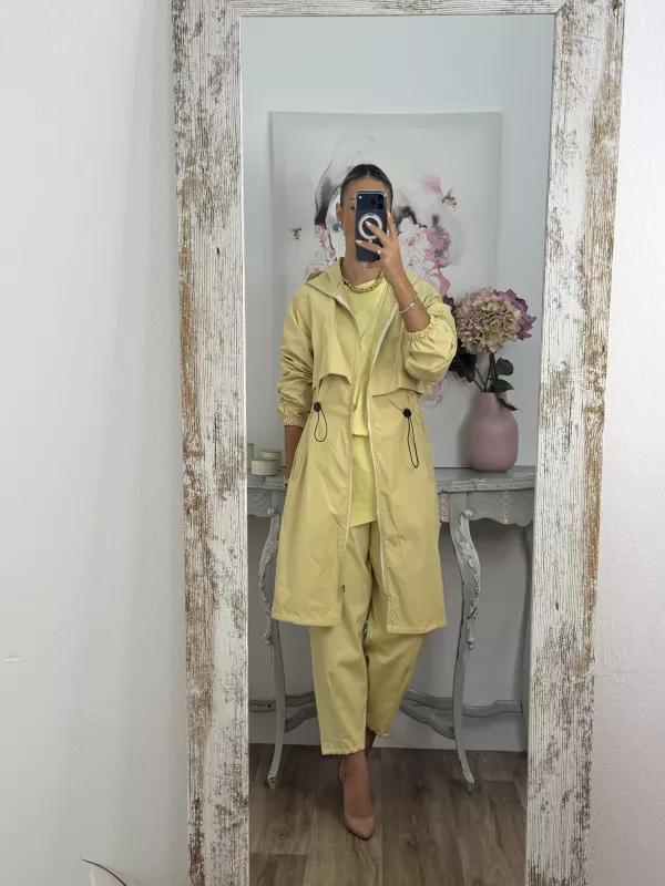 Cortavientos frunce cintura amarillo