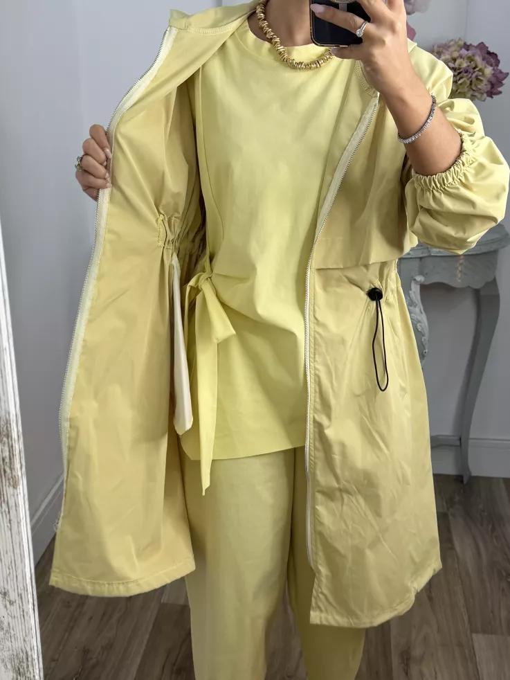 Cortavientos frunce cintura amarillo