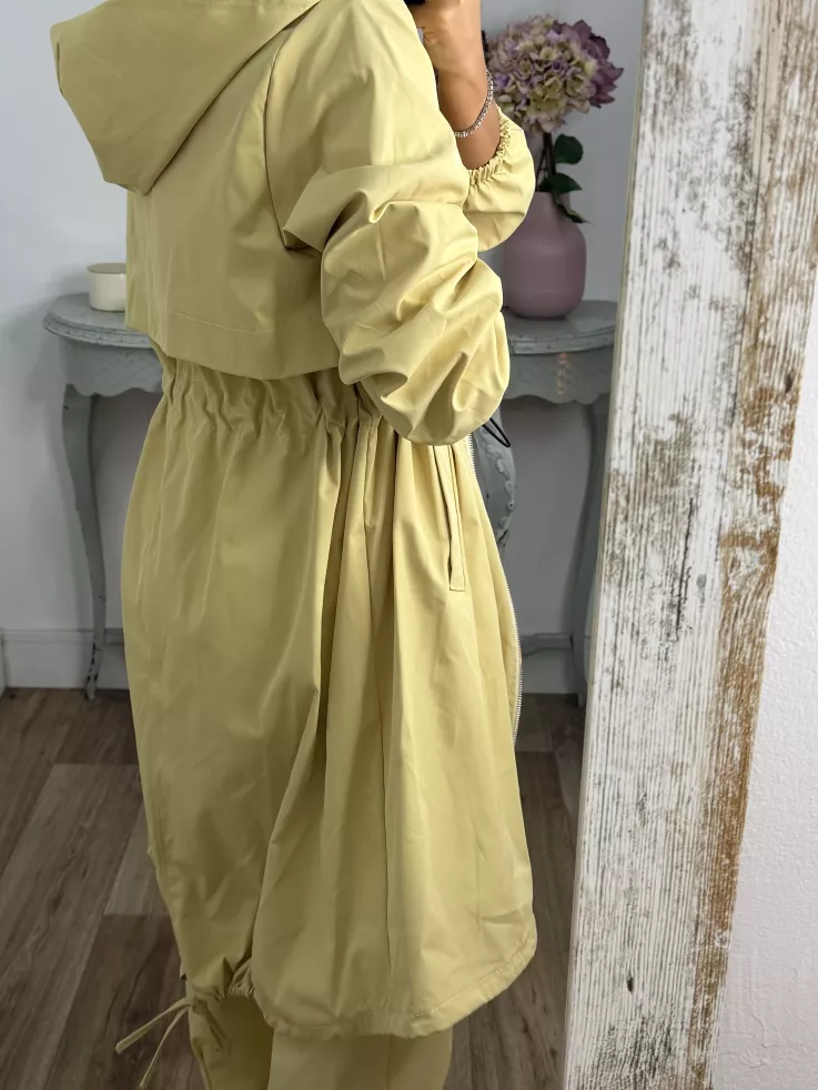 Cortavientos frunce cintura amarillo