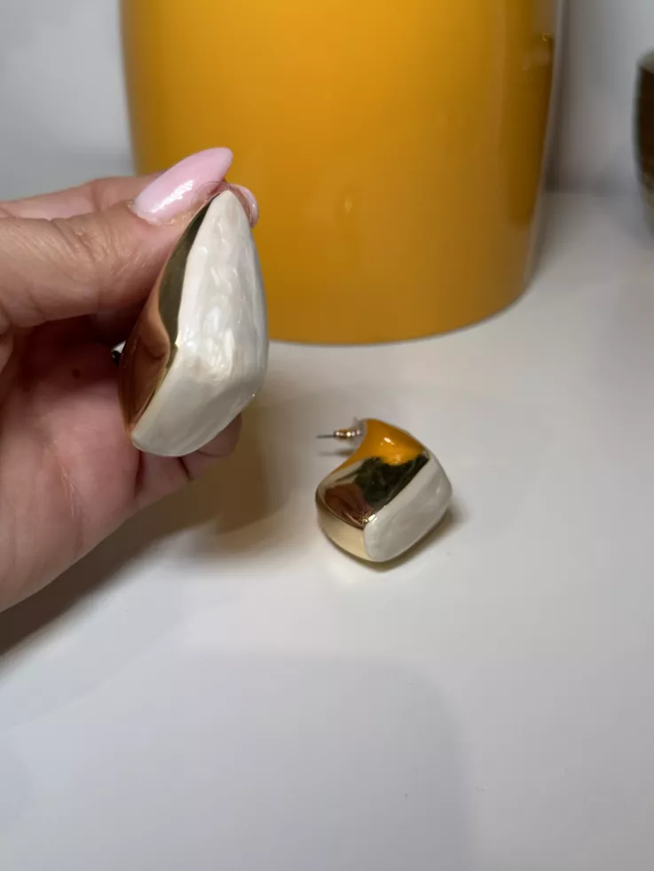 Pendientes dorado y hueso