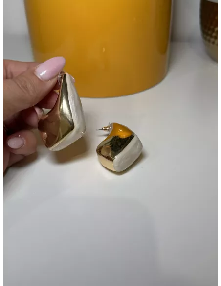 Pendientes dorado y hueso