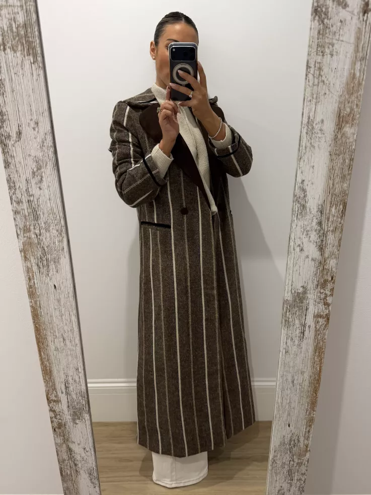 Abrigo Dalia marrón de rayas