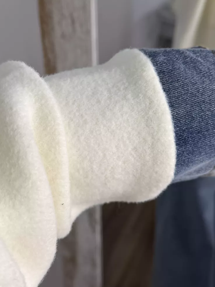 Chaqueta punto blanca y vaquera