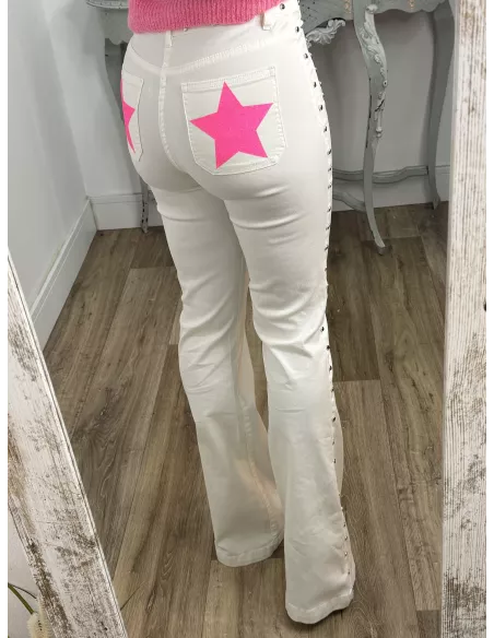 Jeans blanco tachuelas y estrella rosa
