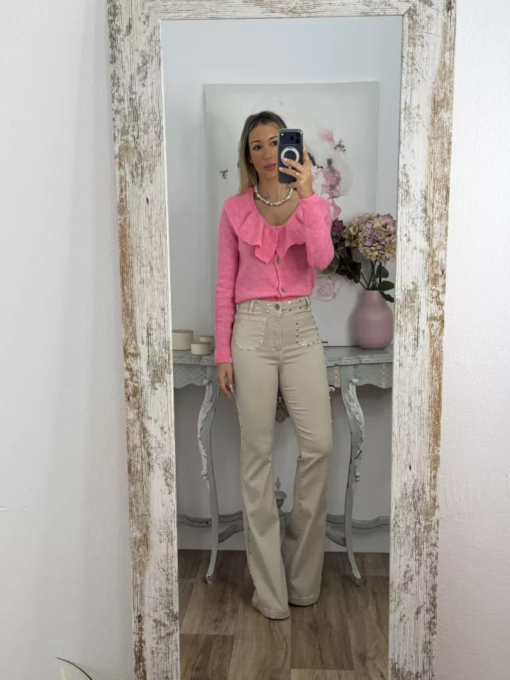 Jeans beige tachuelas y estrella rosa
