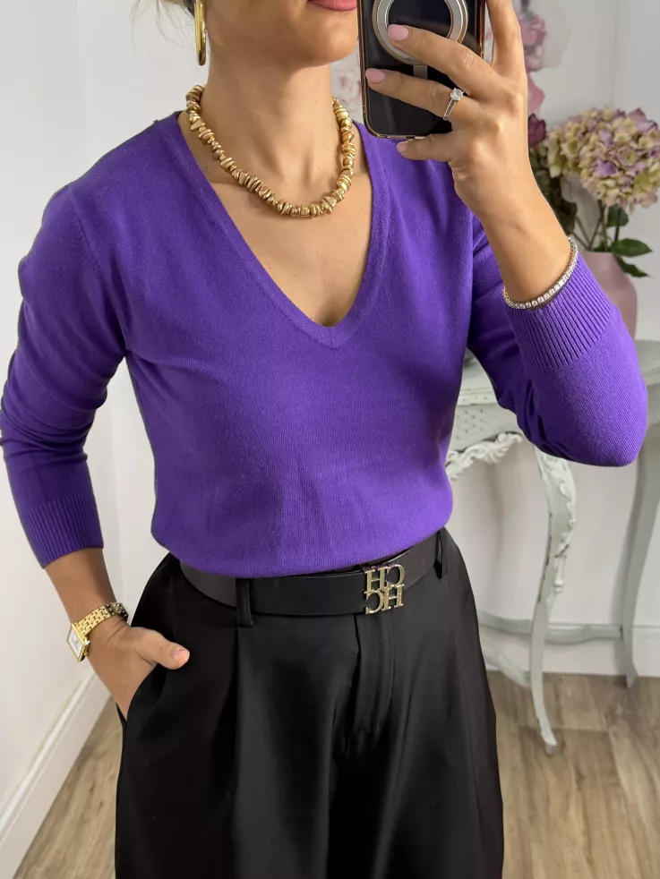 Jersey básico cuello de pico morado