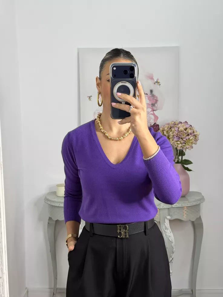 Jersey básico cuello de pico morado