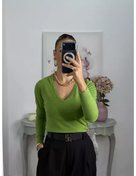 Jersey básico cuello de pico verde lima