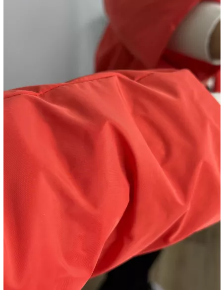 Cortavientos cuello chimenea rojo