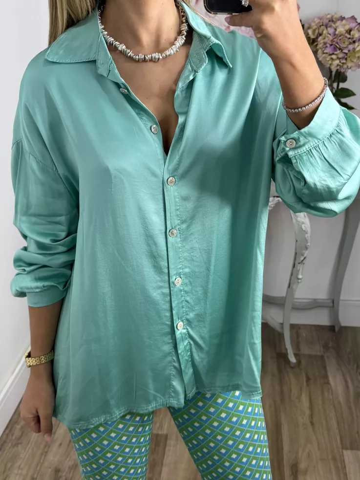 Camisa satinada abotonada verdeagua