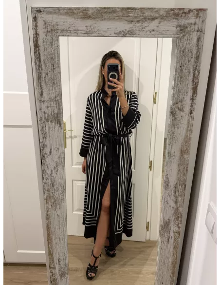 Vestido satinado negro de rayas blanca