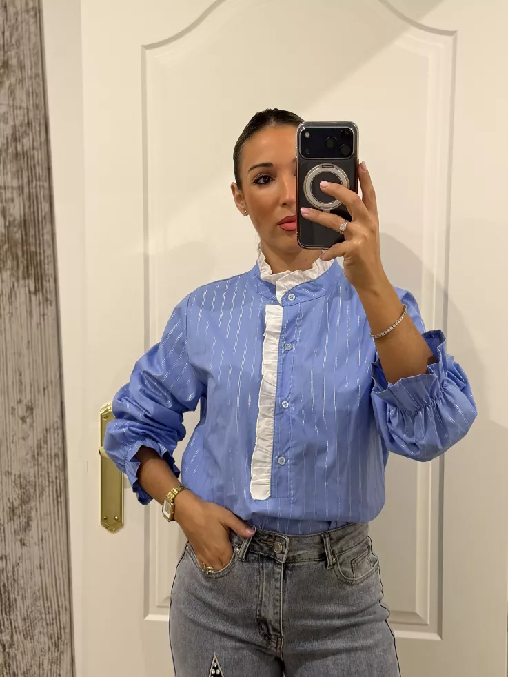 Camisa azul de raya plateada
