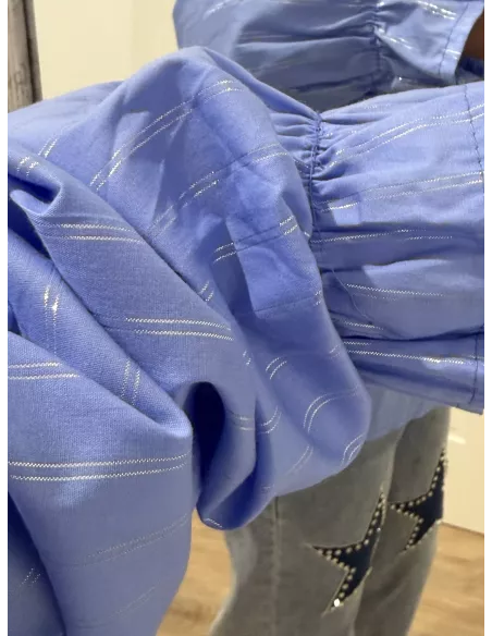 Camisa azul de raya plateada