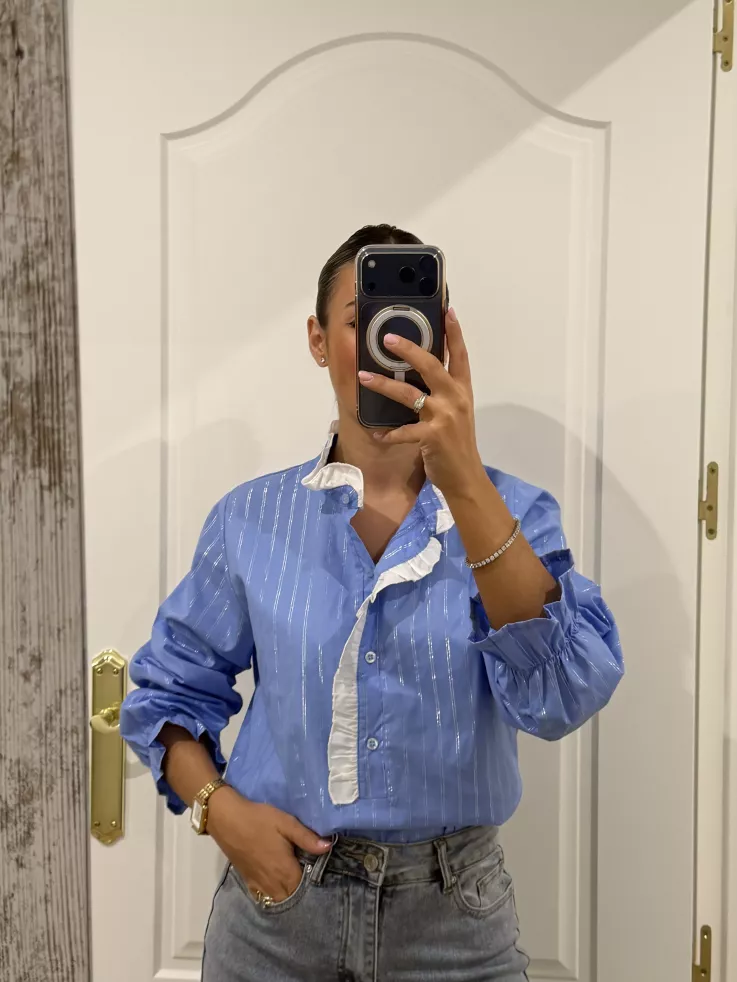 Camisa azul de raya plateada