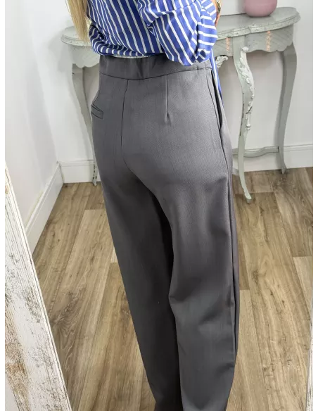 Pantalón gris con cinturilla blanca
