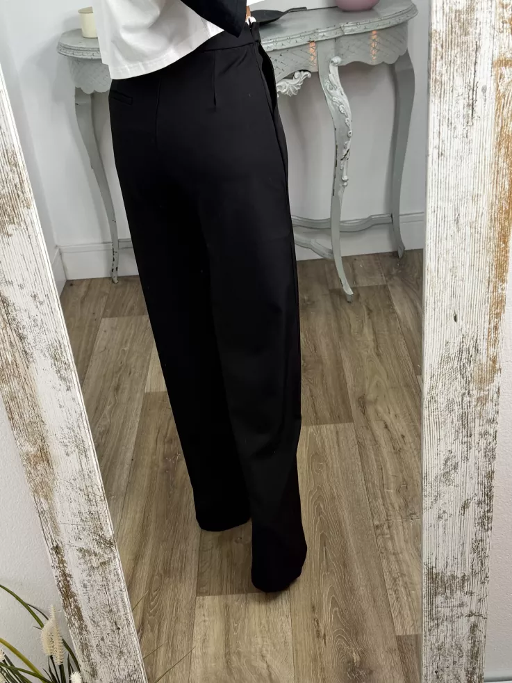 Pantalón negro con cinturilla blanca
