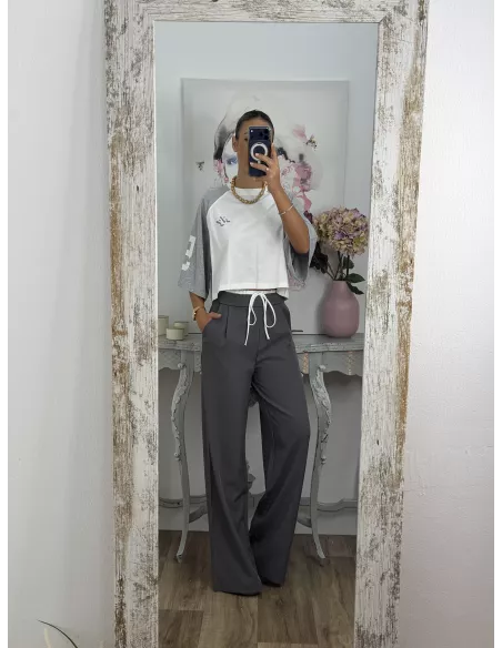 Pantalón gris con cinturilla blanca