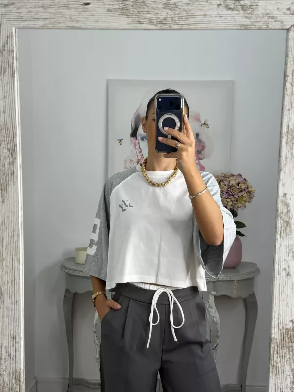 Camiseta Manhattan blanca y gris