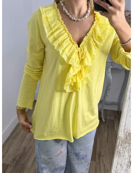 Camiseta con volantes pecho amarilla