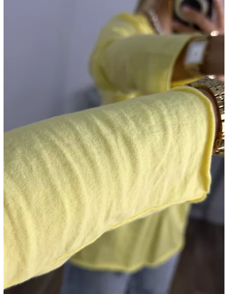 Camiseta con volantes pecho amarilla