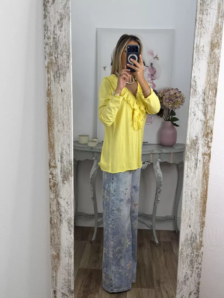 Camiseta con volantes pecho amarilla