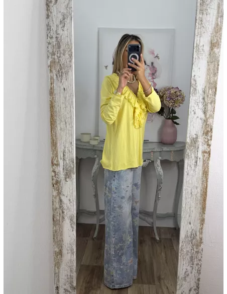 Camiseta con volantes pecho amarilla