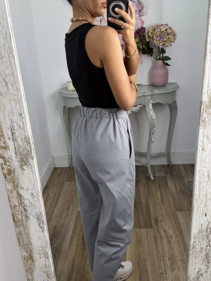 Camiseta básica licra negra escote cuadro