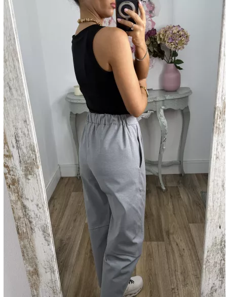 Camiseta básica licra negra escote cuadro