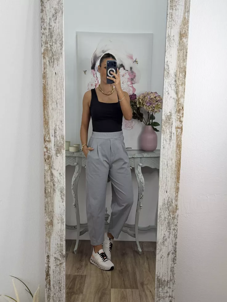 Camiseta básica licra negra escote cuadro