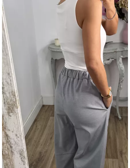 Camiseta básica licra blanca escote cuadro