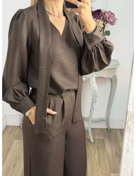 Conjunto lazada camisa marrón