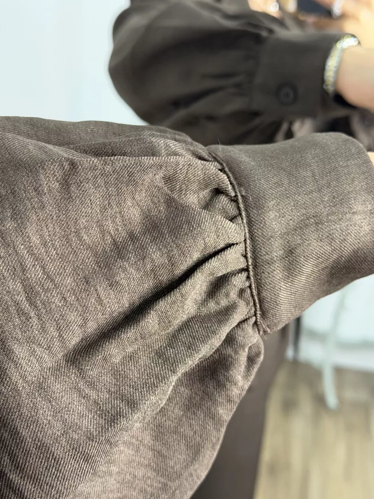 Conjunto lazada camisa marrón