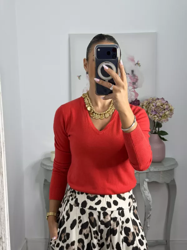 Jersey básico cuello de pico rojo