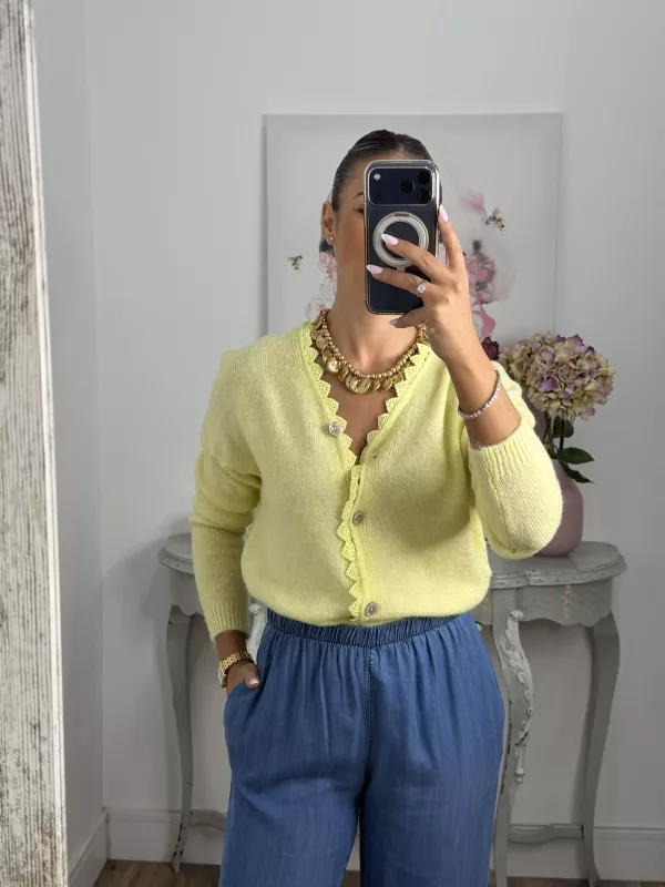 Rebeca Mendy amarilla