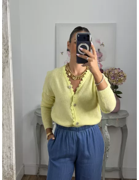 Rebeca Mendy amarilla