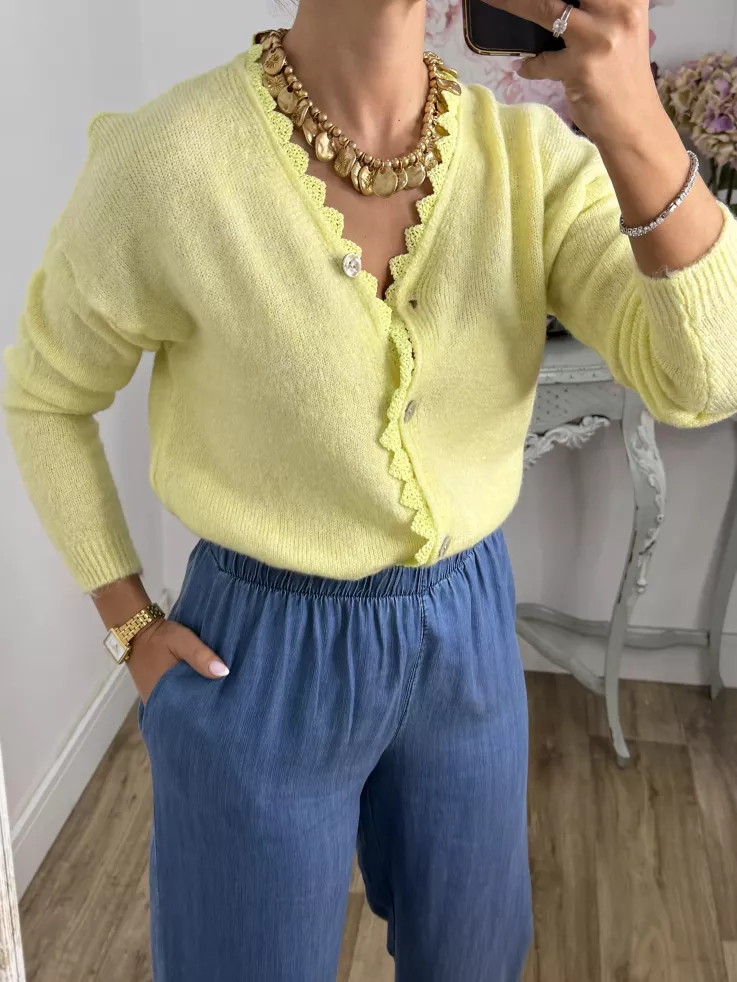 Rebeca Mendy amarilla