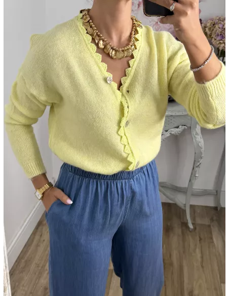 Rebeca Mendy amarilla