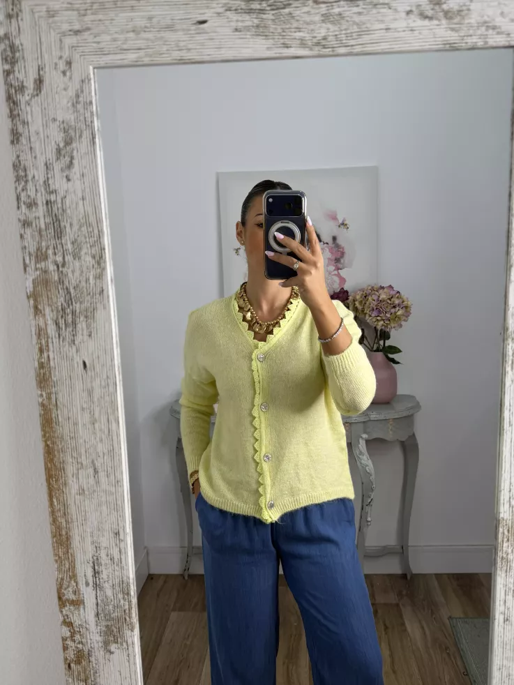 Rebeca Mendy amarilla