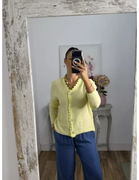 Rebeca Mendy amarilla