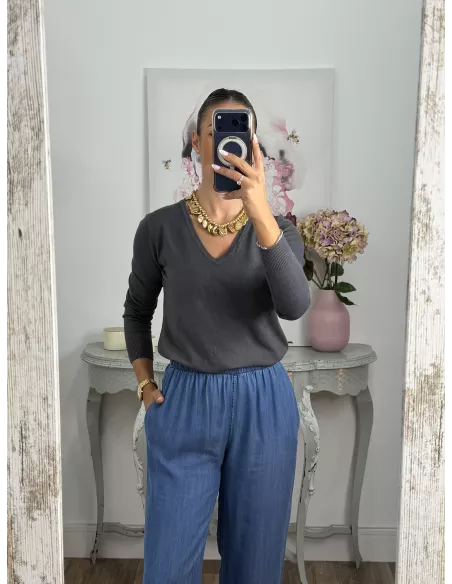 Jersey básico cuello de pico gris