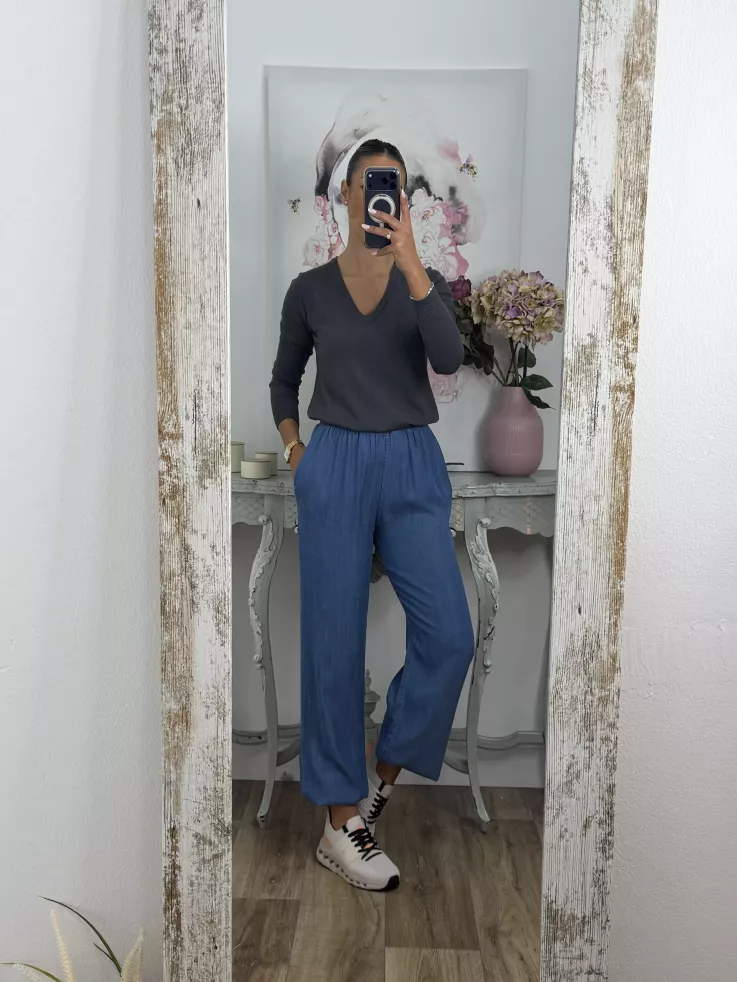 Jersey básico cuello de pico gris