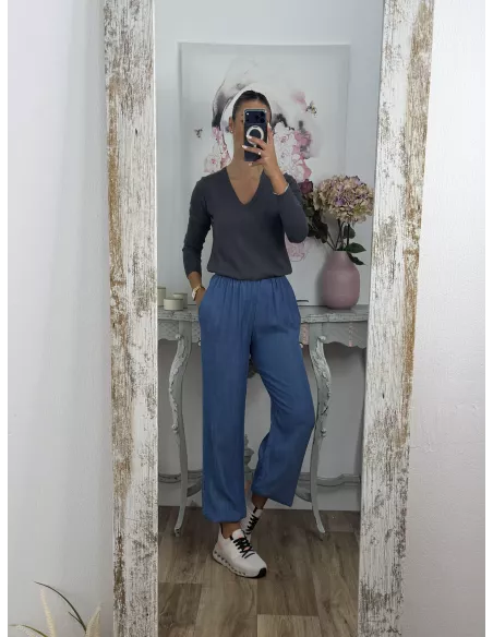 Jersey básico cuello de pico gris