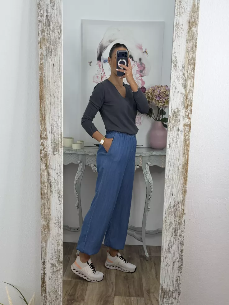 Jersey básico cuello de pico gris