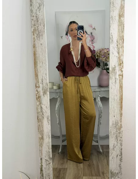 Colgante largo de perlas con detalle dorado